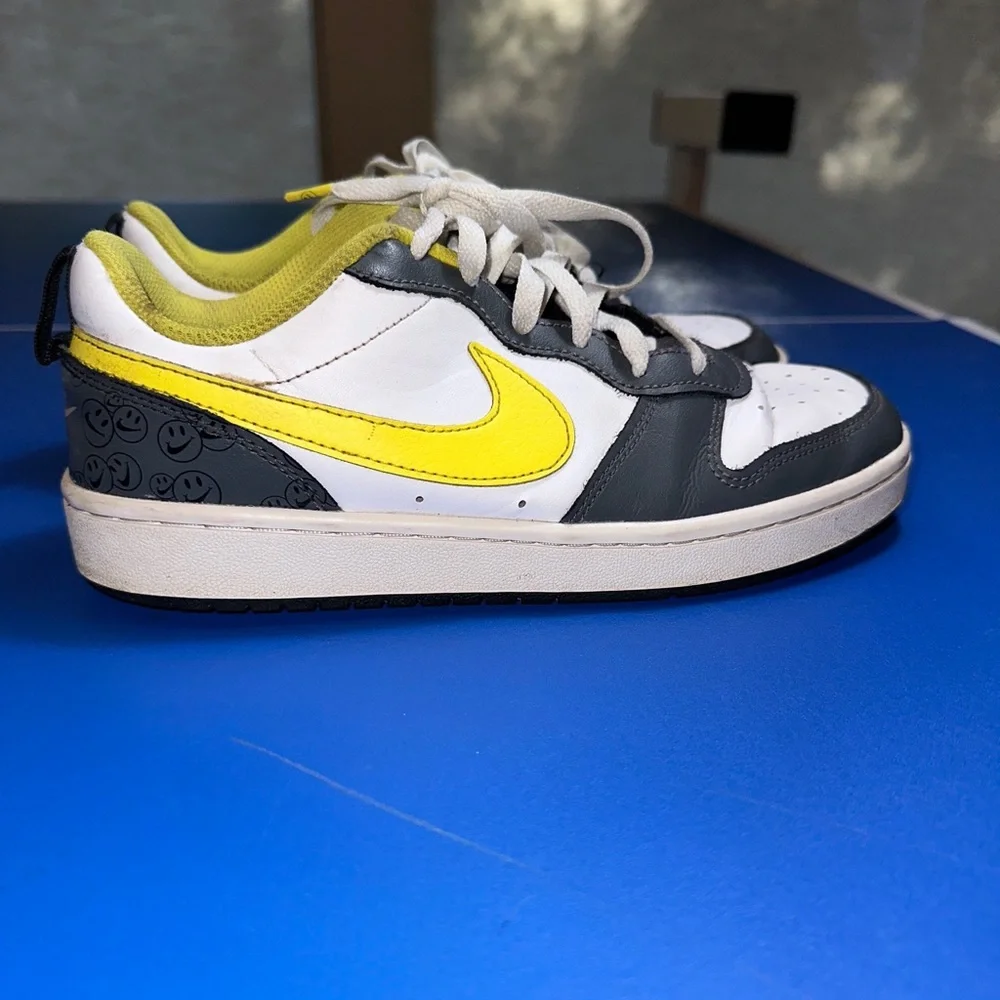 Nike Court Borough Low 2 Gray White and Yellow‎ Smiley Size 5.5